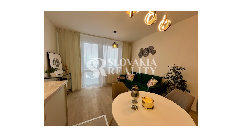 1-izb.byt na Chrenovej, kompletná rekonštrukcia, zariadený