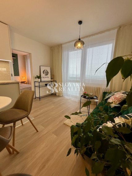 1-izb.byt na Chrenovej, kompletná rekonštrukcia, zariadený