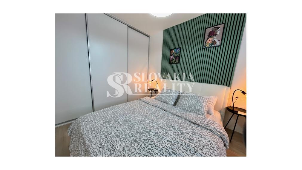 1-izb.byt na Chrenovej, kompletná rekonštrukcia, zariadený