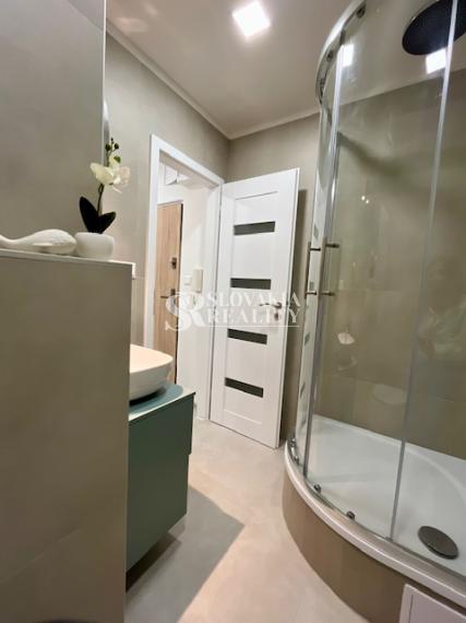 1-izb.byt na Chrenovej, kompletná rekonštrukcia, zariadený