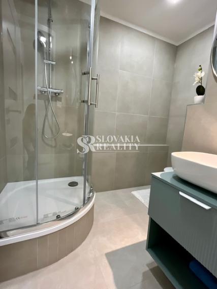 1-izb.byt na Chrenovej, kompletná rekonštrukcia, zariadený