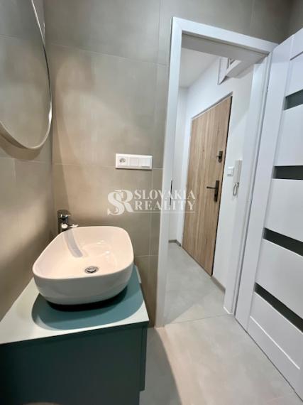 1-izb.byt na Chrenovej, kompletná rekonštrukcia, zariadený