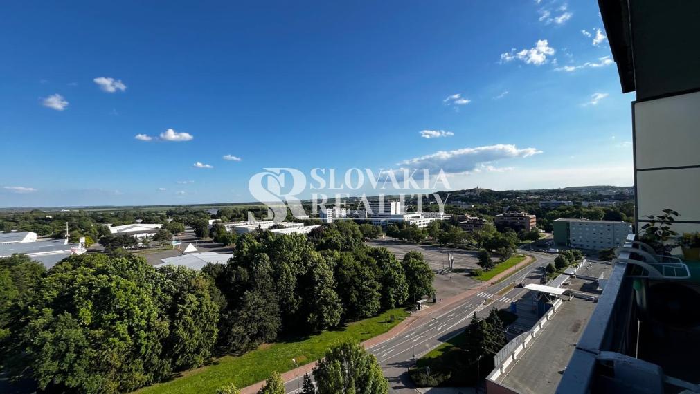 1-izb.byt na Chrenovej, kompletná rekonštrukcia, zariadený