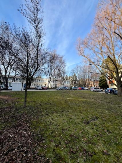 4-izbový byt s dvomi balkónmi v zeleni – Brezová, Chrenová