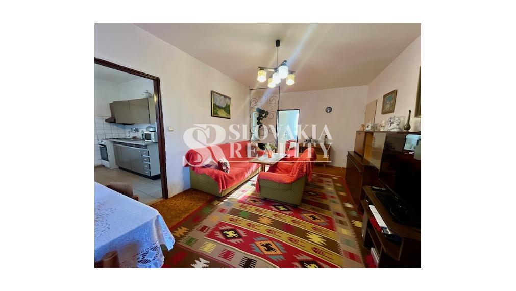 4-izbový byt s dvomi balkónmi v zeleni – Brezová, Chrenová