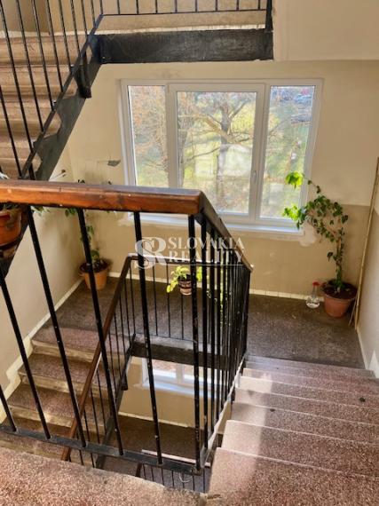 4-izbový byt s dvomi balkónmi v zeleni – Brezová, Chrenová