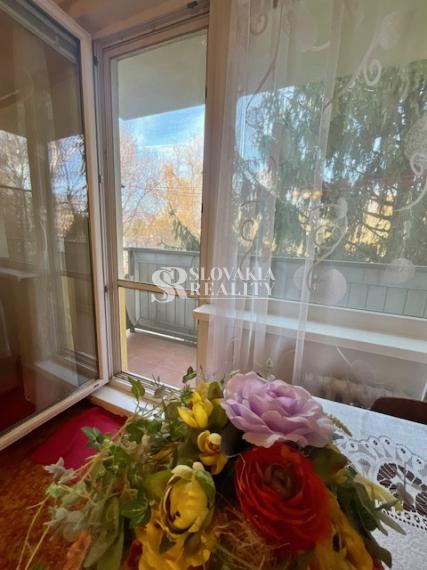 4-izbový byt s dvomi balkónmi v zeleni – Brezová, Chrenová