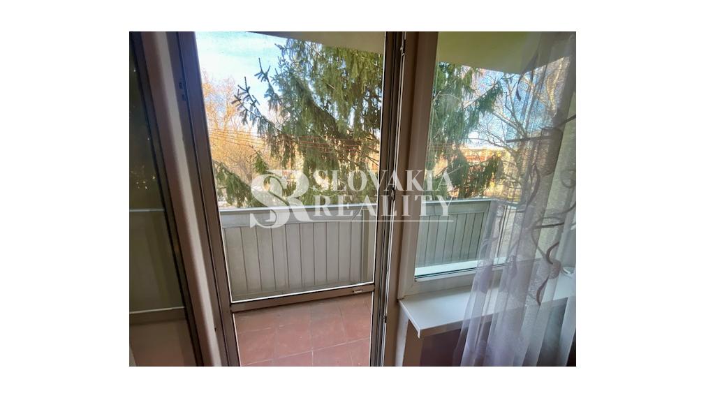 4-izbový byt s dvomi balkónmi v zeleni – Brezová, Chrenová