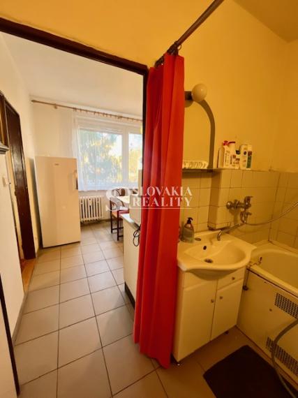 4-izbový byt s dvomi balkónmi v zeleni – Brezová, Chrenová