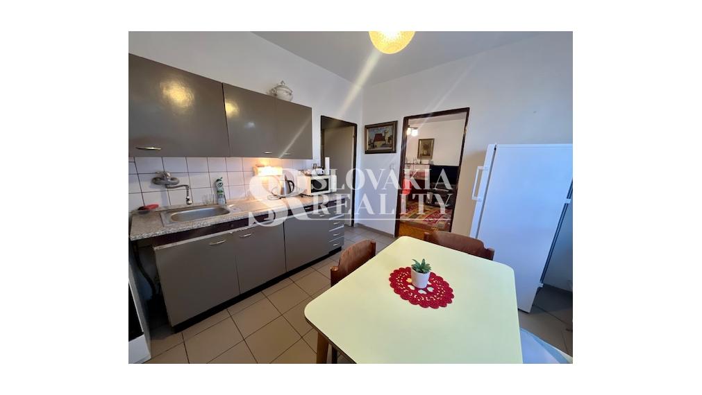 4-izbový byt s dvomi balkónmi v zeleni – Brezová, Chrenová