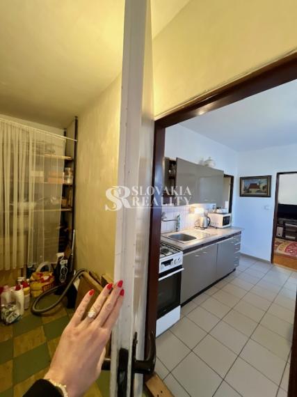 4-izbový byt s dvomi balkónmi v zeleni – Brezová, Chrenová