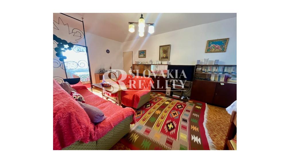 4-izbový byt s dvomi balkónmi v zeleni – Brezová, Chrenová