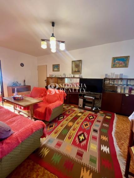 4-izbový byt s dvomi balkónmi v zeleni – Brezová, Chrenová