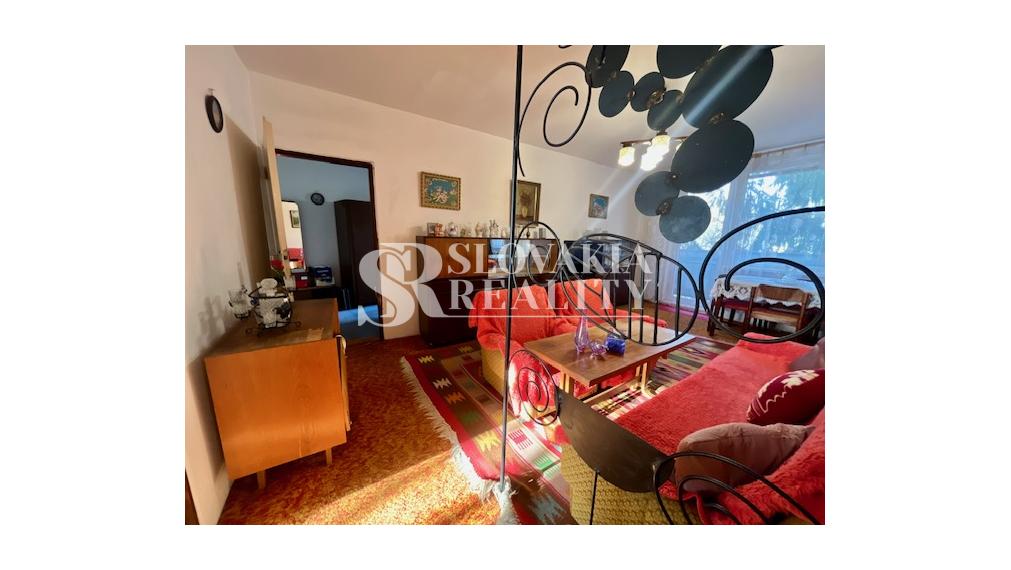 4-izbový byt s dvomi balkónmi v zeleni – Brezová, Chrenová