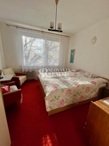 4-izbový byt s dvomi balkónmi v zeleni – Brezová, Chrenová