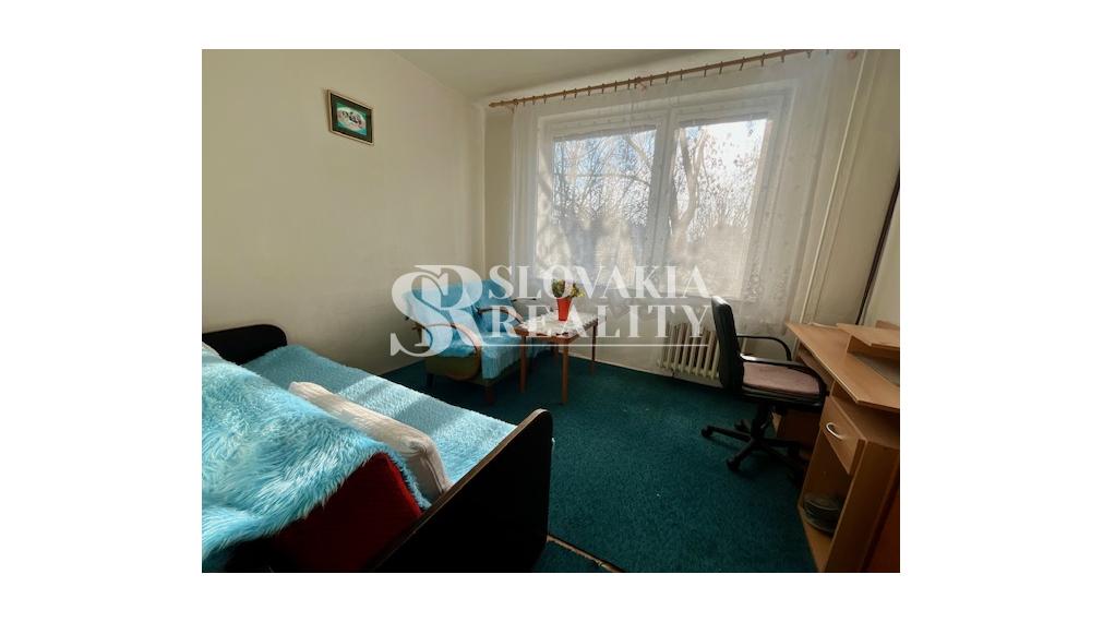 4-izbový byt s dvomi balkónmi v zeleni – Brezová, Chrenová