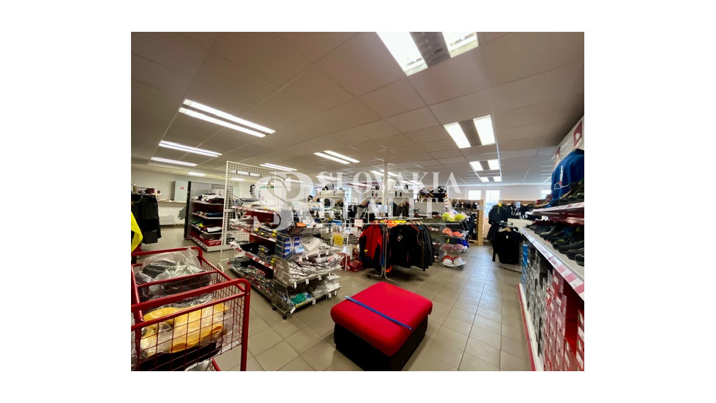 Obchodný priestor 249 m² s parkovaním – Cabajská, Nitra