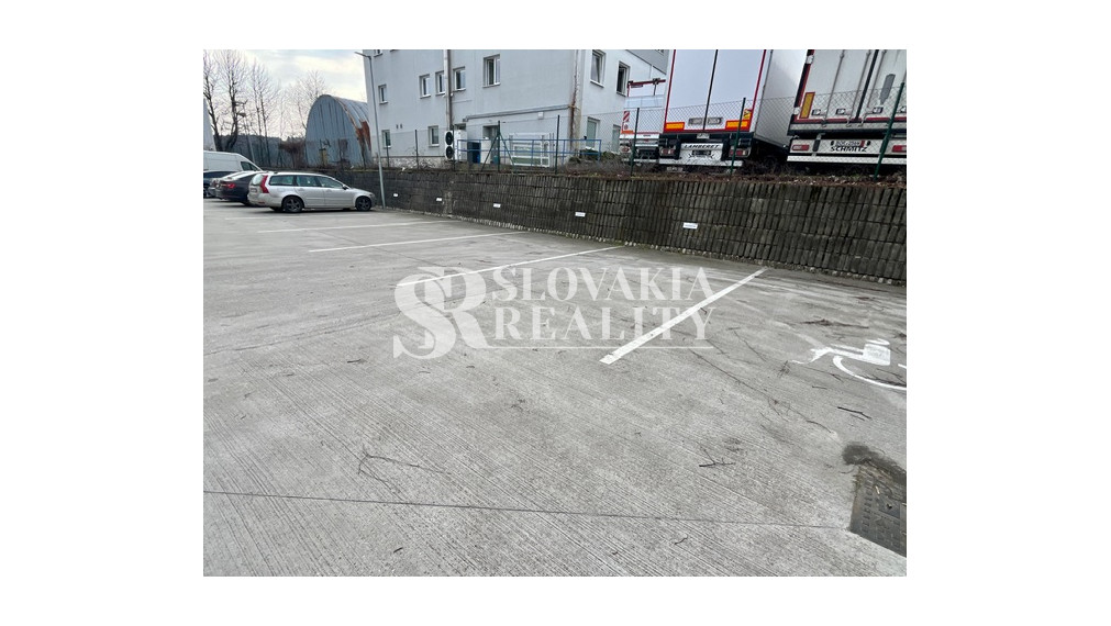 Obchodný priestor 249 m² s parkovaním – Cabajská, Nitra