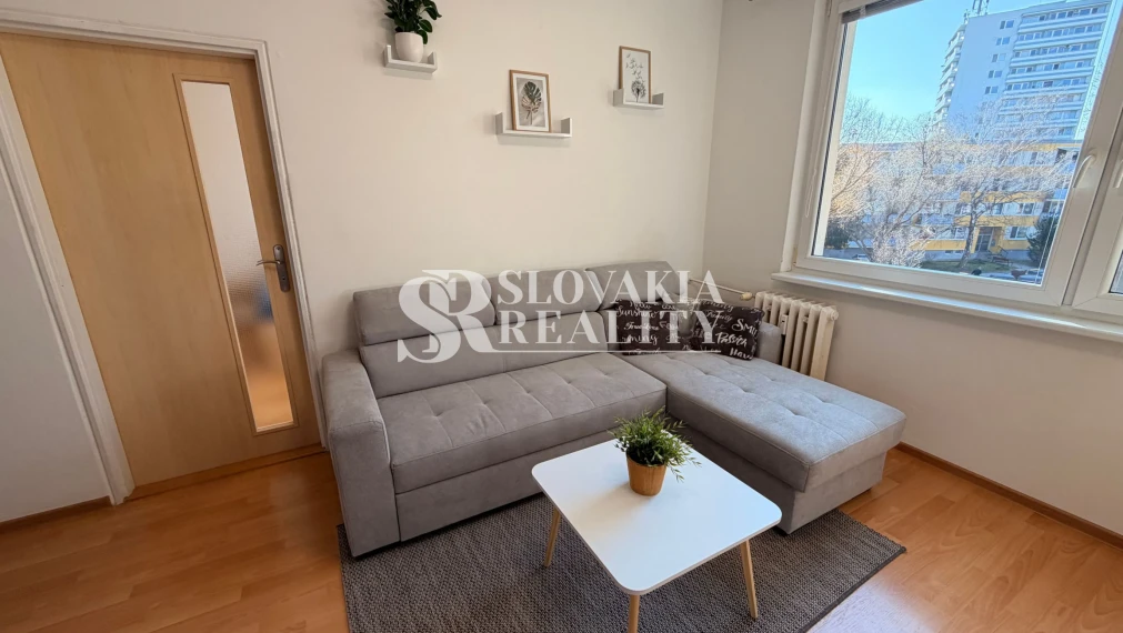 Prenájom 1-izbového bytu na Brezovej ulici, Chrenová