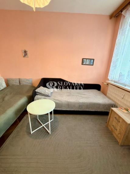 Svetlý 1-izbový byt s veľkým balkónom - Chrenová