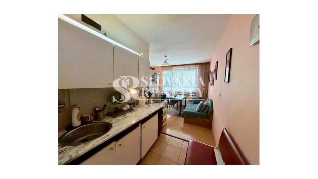 Svetlý 1-izbový byt s veľkým balkónom - Chrenová