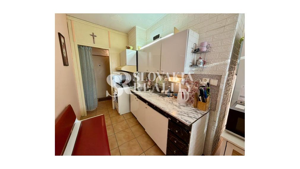 Svetlý 1-izbový byt s veľkým balkónom - Chrenová