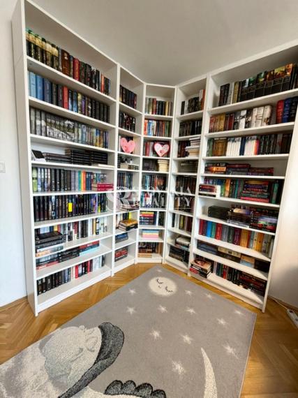 Priestranný 3-izbový byt so šatníkom a balkónom Chrenová