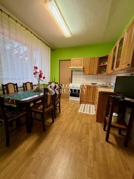 Priestranný 3-izbový byt s balkónom na Alexyho ulici