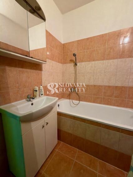 Priestranný 3-izbový byt s balkónom na Alexyho ulici