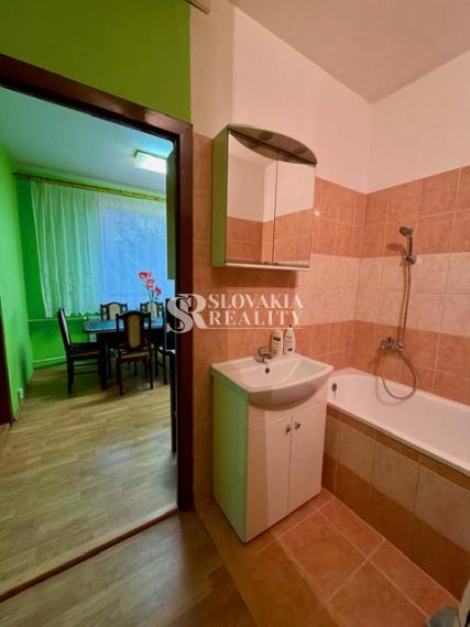 Priestranný 3-izbový byt s balkónom na Alexyho ulici