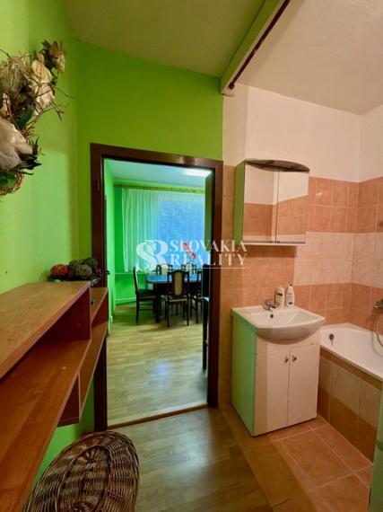 Priestranný 3-izbový byt s balkónom na Alexyho ulici