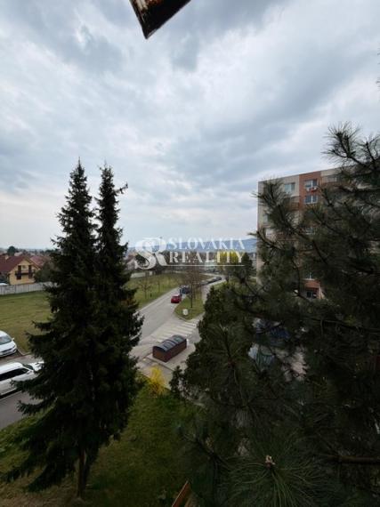 Priestranný 3-izbový byt s balkónom na Alexyho ulici