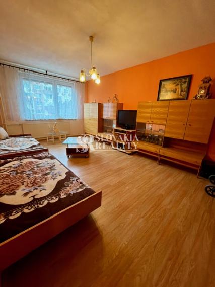 Priestranný 3-izbový byt s balkónom na Alexyho ulici