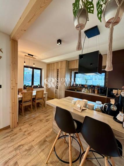Zariadený 3-izbový bungalov s terasou a moderným dizajnom
