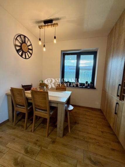 Zariadený 3-izbový bungalov s terasou a moderným dizajnom