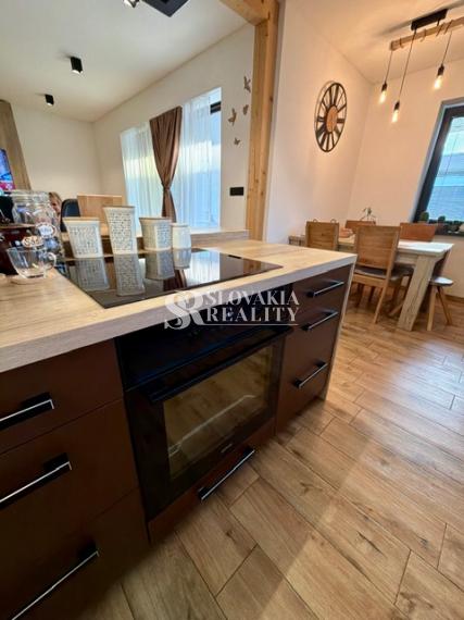 Zariadený 3-izbový bungalov s terasou a moderným dizajnom