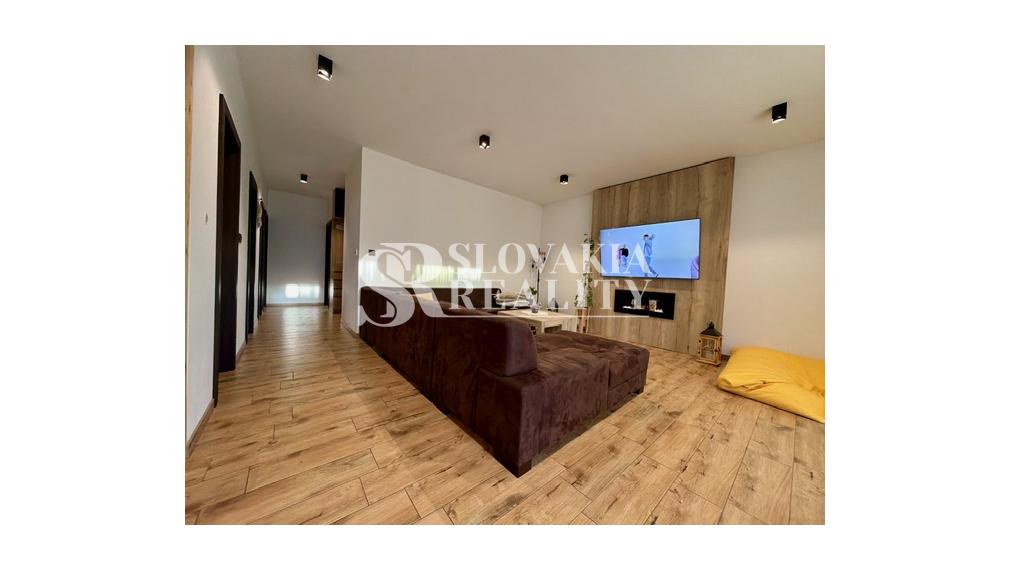 Zariadený 3-izbový bungalov s terasou a moderným dizajnom