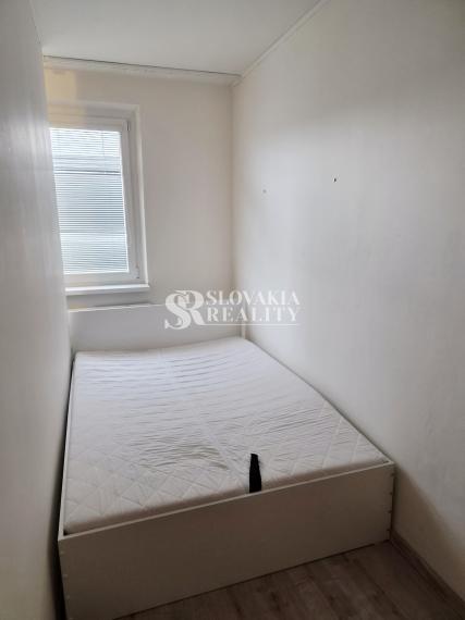 1-izbový byt s lodžiou priamo z kuchyni