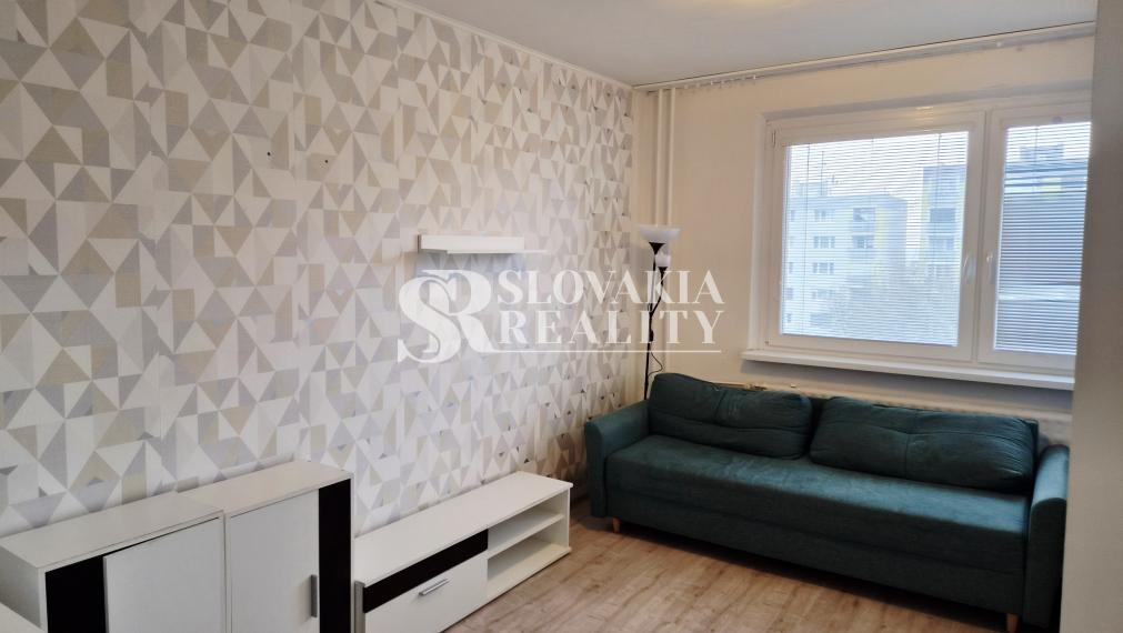 1-izbový byt s lodžiou priamo z kuchyni