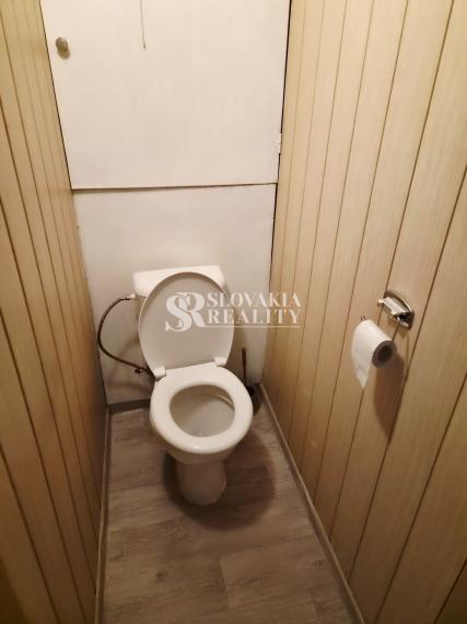 1-izbový byt s lodžiou priamo z kuchyni