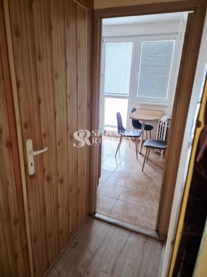 1-izbový byt s lodžiou priamo z kuchyni