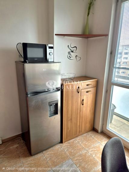 1-izbový byt s lodžiou priamo z kuchyni