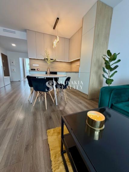 Luxusne zariadený 2-izbový byt s 2 balkónmi - Nová Nitra