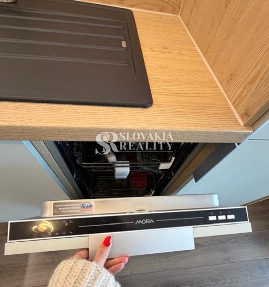 Luxusne zariadený 2-izbový byt s 2 balkónmi - Nová Nitra