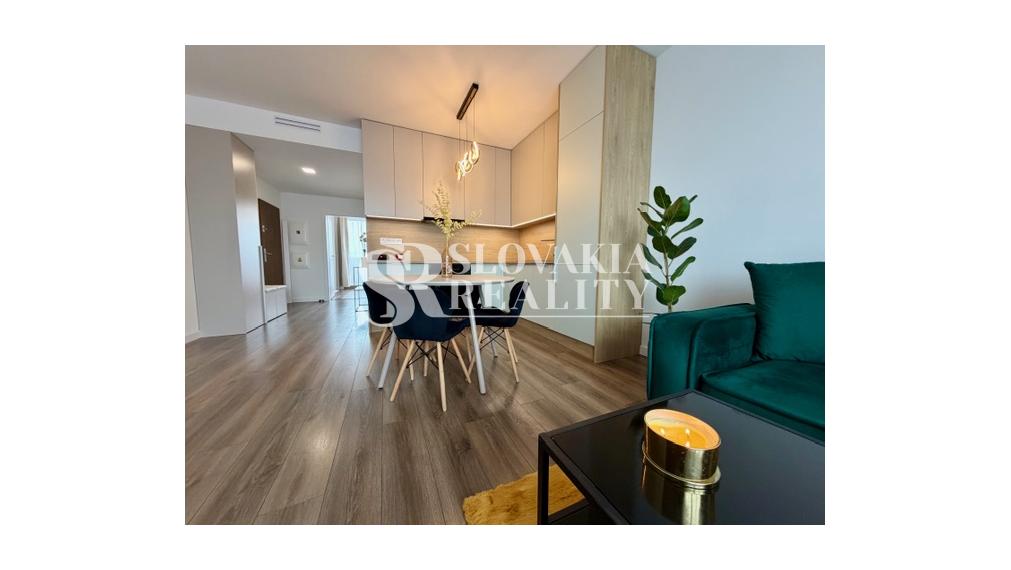 Luxusne zariadený 2-izbový byt s 2 balkónmi - Nová Nitra