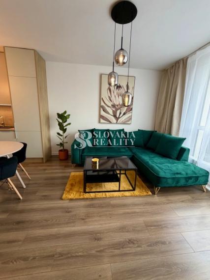 Luxusne zariadený 2-izbový byt s 2 balkónmi - Nová Nitra