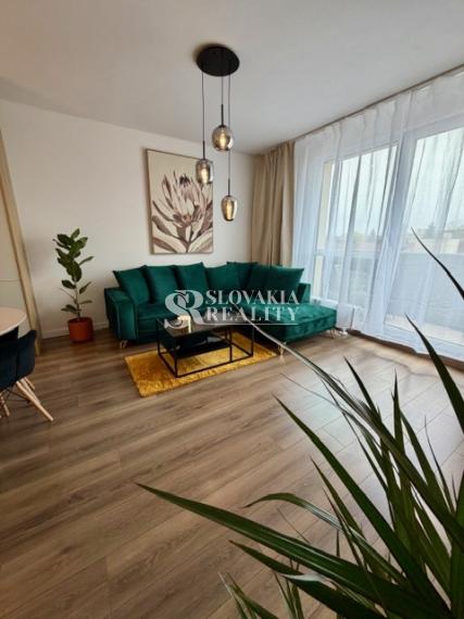 Luxusne zariadený 2-izbový byt s 2 balkónmi - Nová Nitra