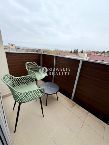 Luxusne zariadený 2-izbový byt s 2 balkónmi - Nová Nitra
