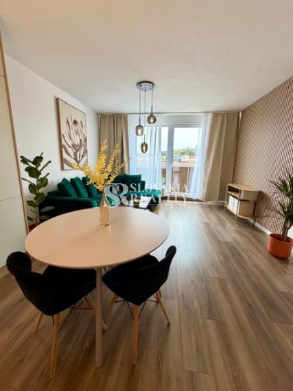 Luxusne zariadený 2-izbový byt s 2 balkónmi - Nová Nitra