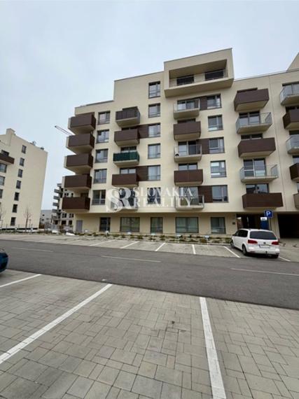 Luxusne zariadený 2-izbový byt s 2 balkónmi - Nová Nitra